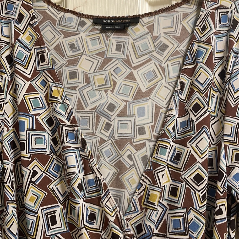Geometric pattern wrap dress - Picture 3 of 6